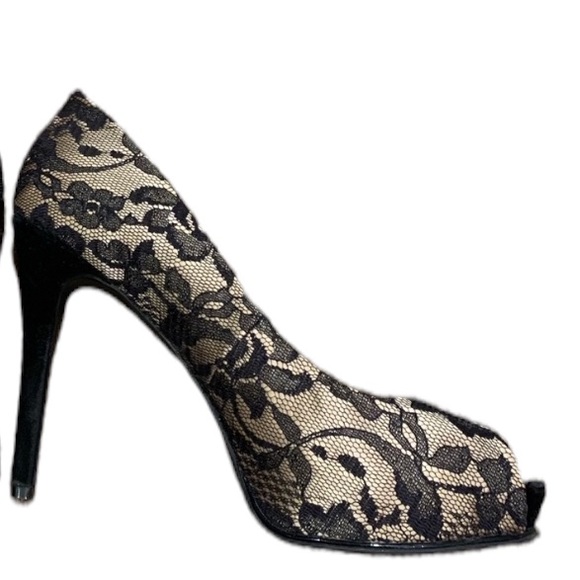 🌟3/$50 GUESS Lace Heels - Picture 4 of 6